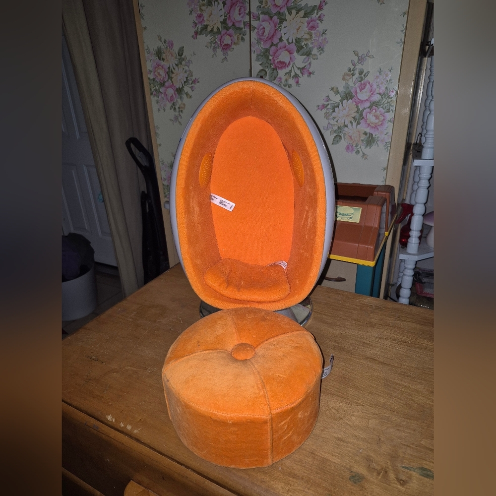 American Girl Julie Albright 70's Egg Chair And Ottoman